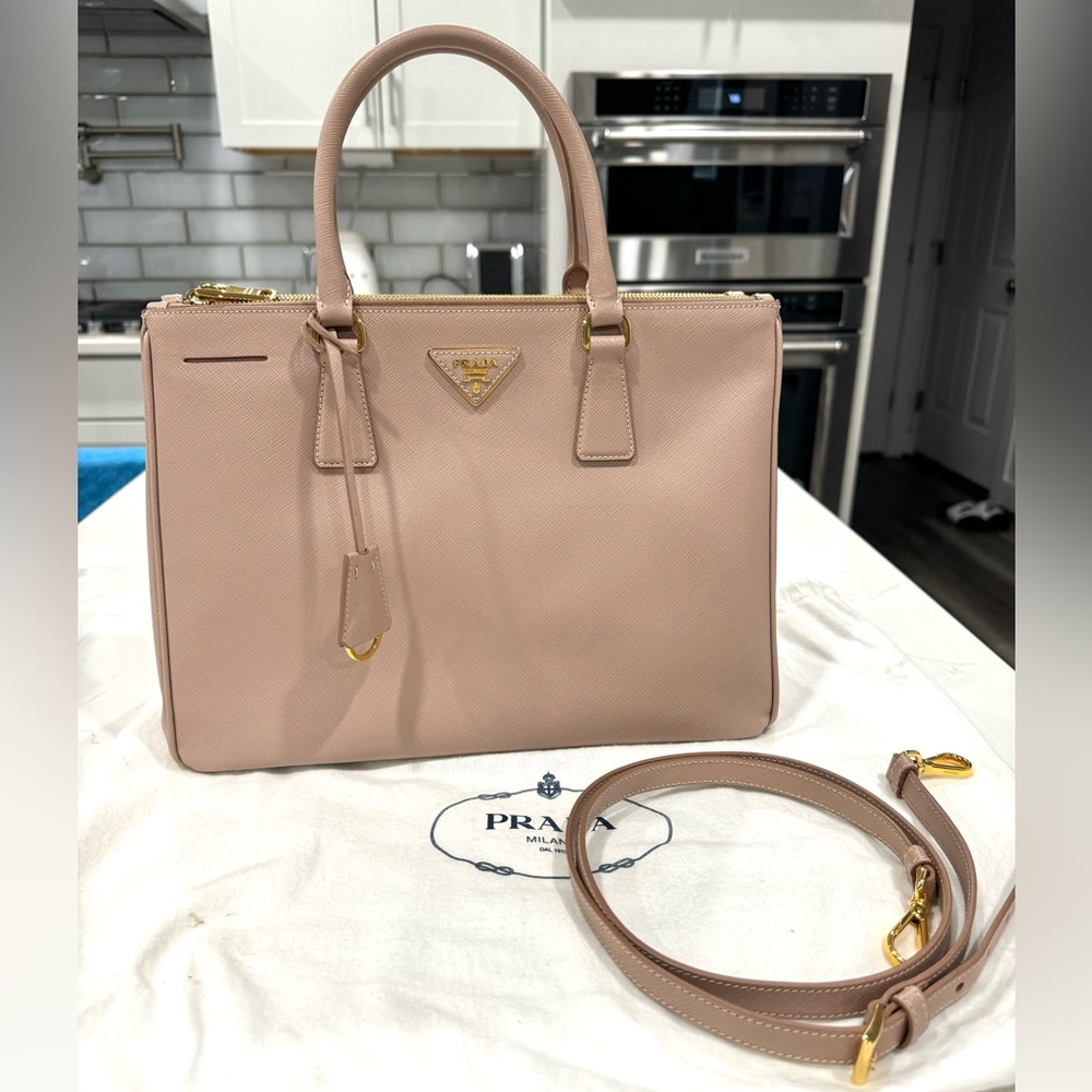 Lux Prada Galleria Saffiano leather tote
